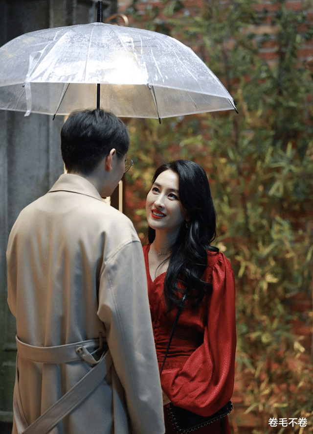 黄圣依|“大长脸”也好看的8位女星，个个明艳大气，高级感十足