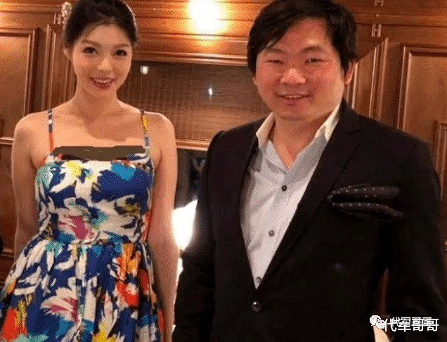 |她曾是美女名模，嫁给其貌不扬的二婚富豪，如今38岁婚姻很幸福