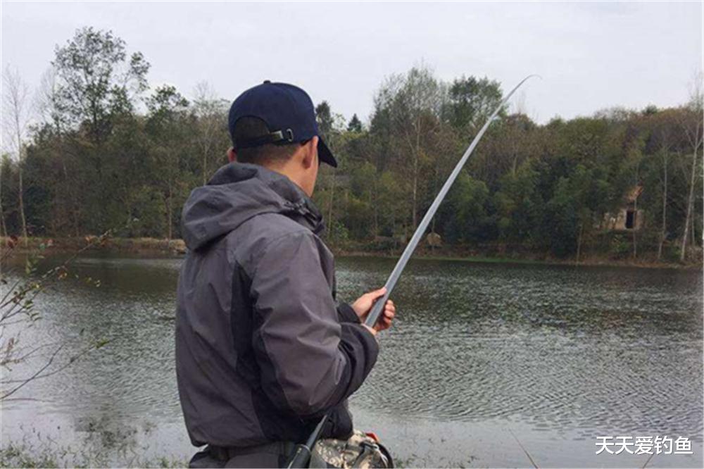 大寒|大寒前后钓鱼，有4个技巧变化，技巧跟着节气走，渔获一定不会少