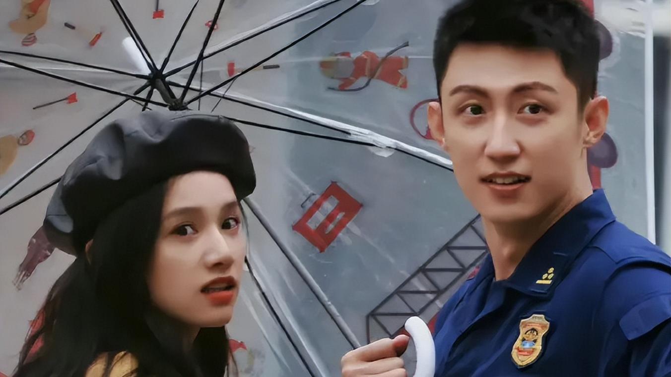 黄景瑜|黄景瑜张婧仪首合作！女方疑耍大牌用替身，男扮女装怀中抱太辣眼