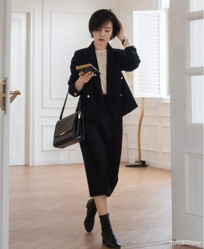 穿衣搭配|气质优雅的女人，春夏都会穿西装，这样搭干练又高级
