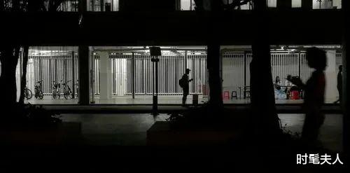 裁员|某东、某滴、某赞等巨头大裁员!员工牌堆满大箱,半层楼都空了