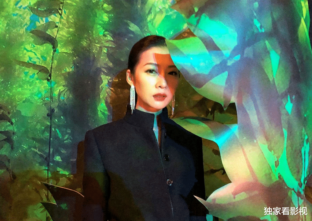 何润东|何润东夜店遇真爱,与售货员老婆恩爱14年无子女,婴儿车里放宠物