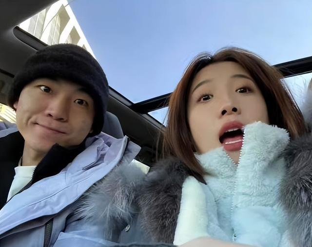 高诗岩|CBA高诗岩携女友度假！知名校花颜值爆表，与张镇麟女友是同学