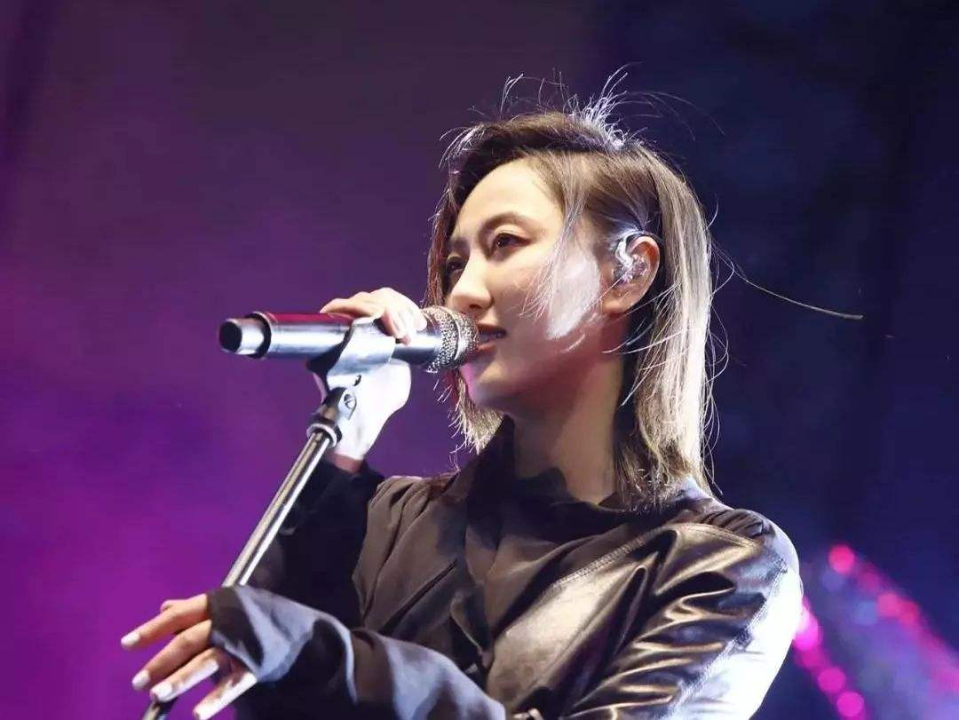 陈粒|她是歌坛中特殊的歌手，不签公司没经纪人，却依旧是火得一塌糊涂