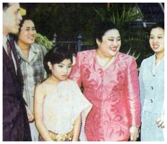 思蕊梵公主不计较奶奶把母亲撵出国门，还继承其衣钵发扬泰丝文化