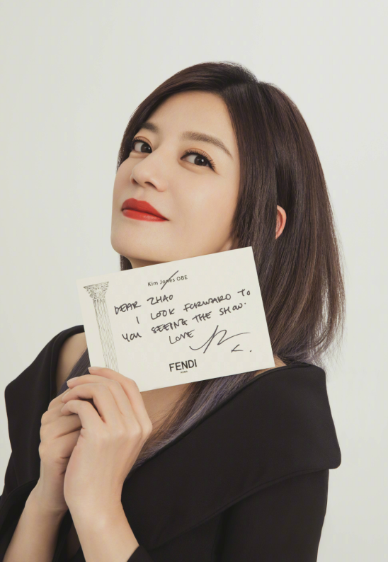 赵薇|赵薇人间蒸发一年后更推,晒出宗教中绿度母的佛像,是要复出了吗?