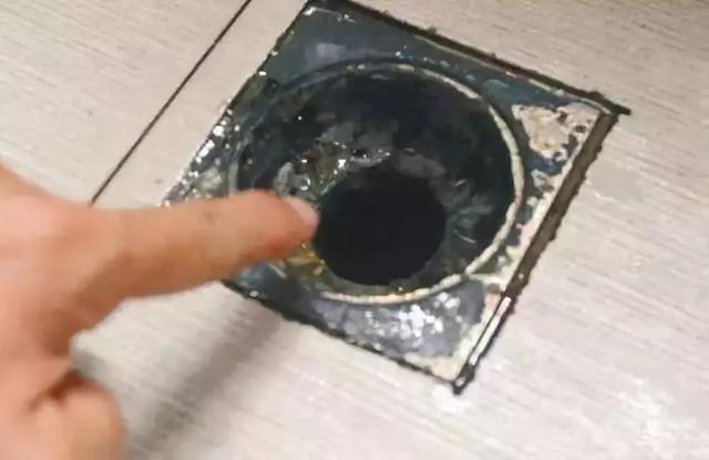 为什么卫生间看着很干净,却总有股臭味?