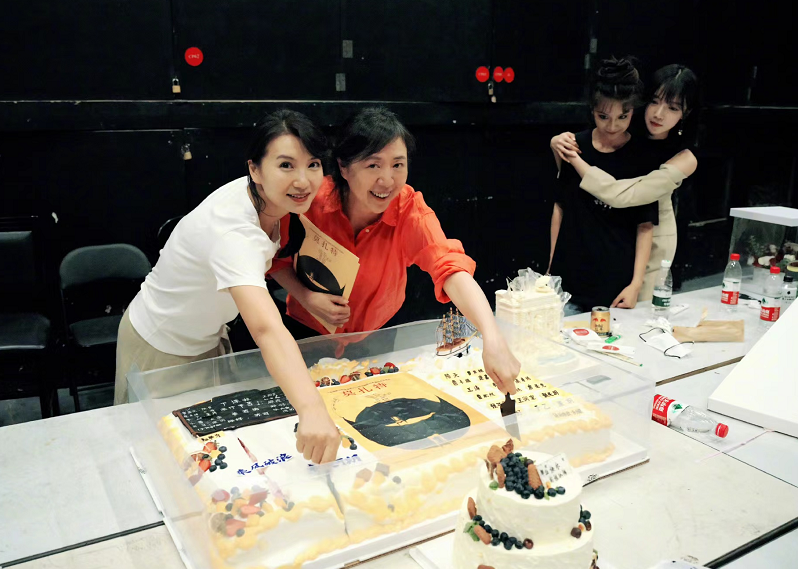 陈好|“万人迷”陈好中戏讲课照流出，未施粉黛仍是佳人，尽显知性魅力