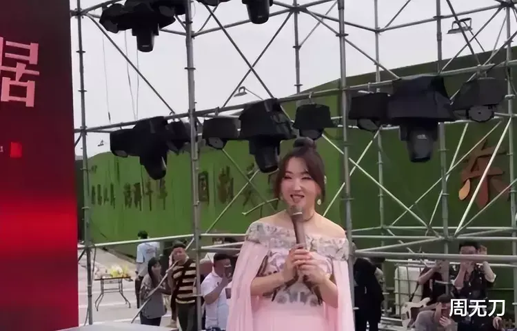 杨钰莹|“一声叹息”杨钰莹：51岁简陋工地捞金，“玉女掌门”如此落魄？