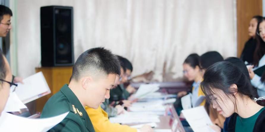 文职|军队文职面向社会招聘,军队编制,月薪上万,这3类人报考有优势