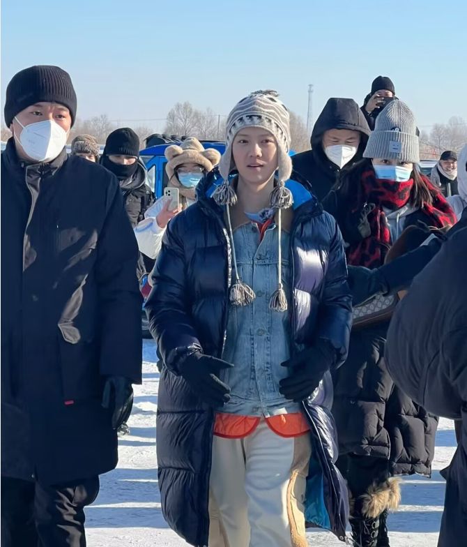 杜海涛|杜海涛现身黑龙江录节目,面部圆润胖一圈,与鹿晗同框像父子