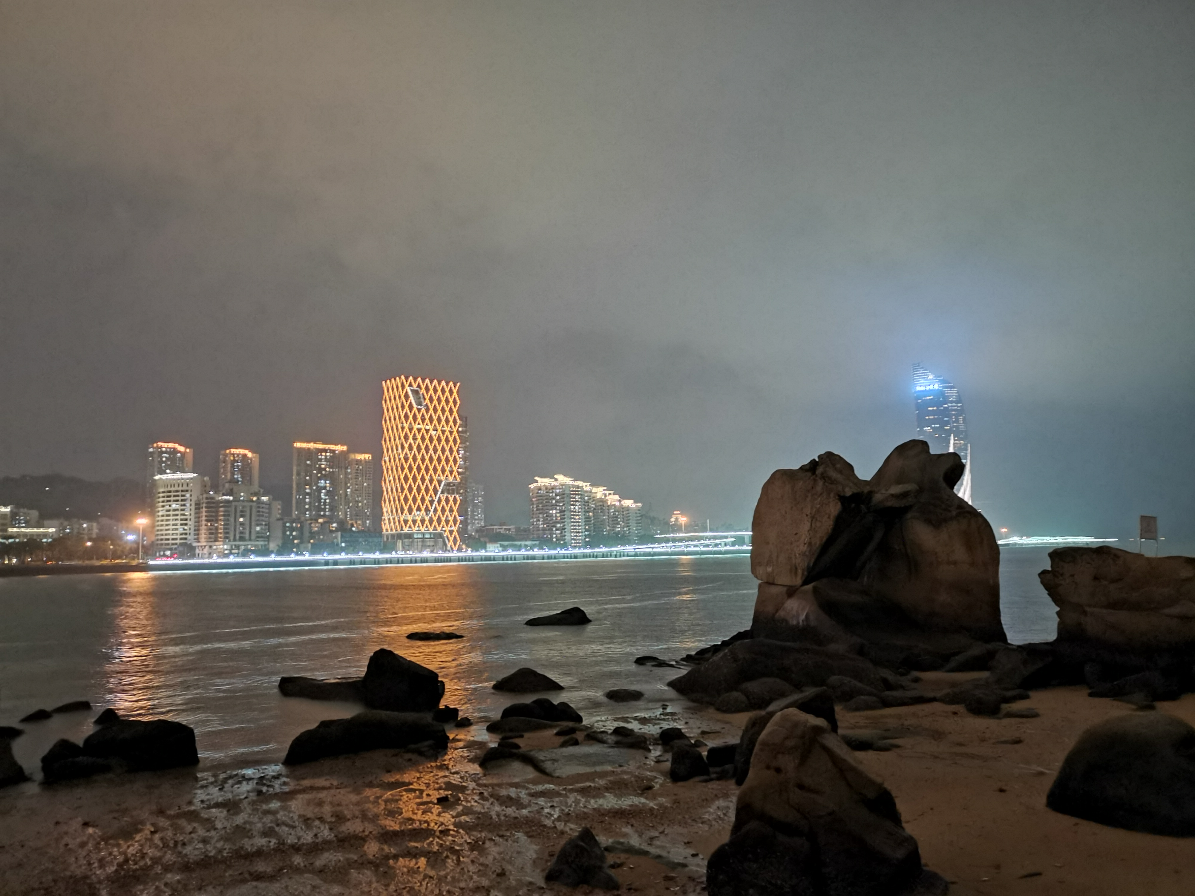 |鼓浪屿，因夜而柔，因雨而媚