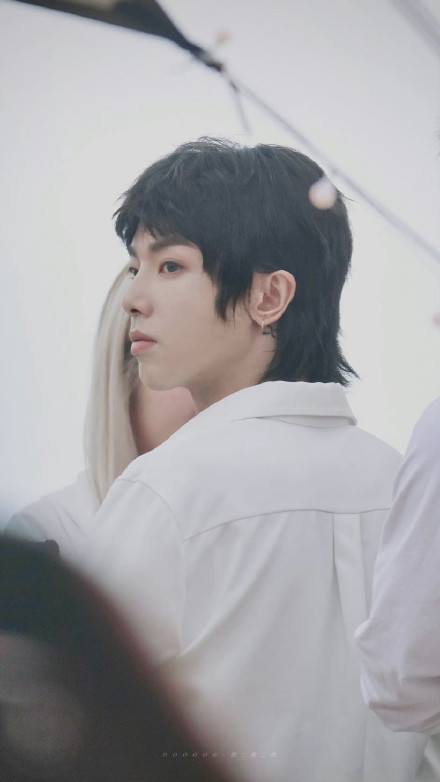 华晨宇|华晨宇2022年2月22日22点晒新发型，众网友直呼受不了