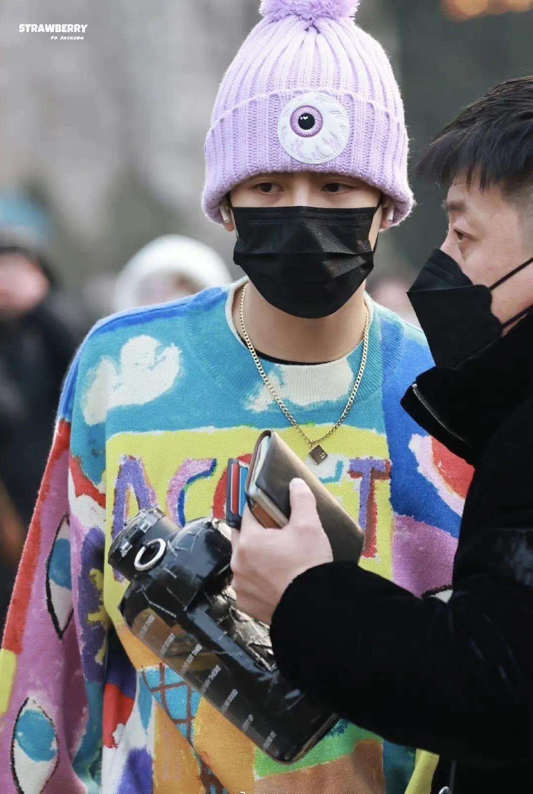 春晚|春晚演出名单陆续曝光，明星录春晚穿搭王嘉尔潮酷、宋祖儿气质