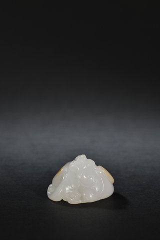 翡翠|和田玉籽料鱼化龙把件