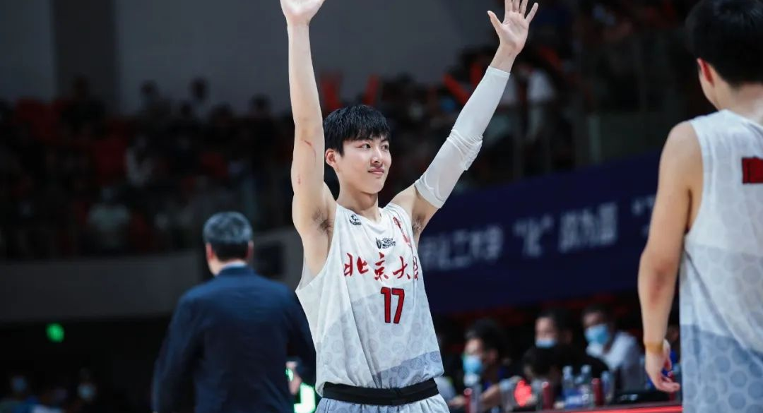 海南|四中黄金一代！这个从海南走出的小伙儿将与齐麟在CBA相会？