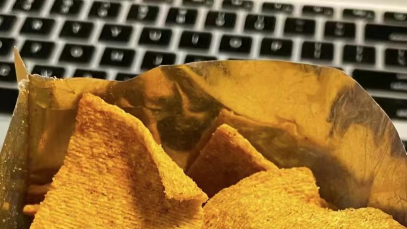 锅巴|办公室常备的4款零食，好吃解馋还便宜，饱腹又抗饿，上班族必囤