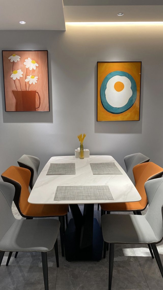 104平四口之家,客厅激光投影太过瘾,整柜的手办太壮观