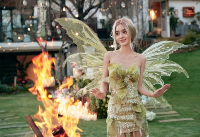 kbs|baby庆生照被删引争议，裙子短到遮住大腿，现场烧火放烟花太热闹