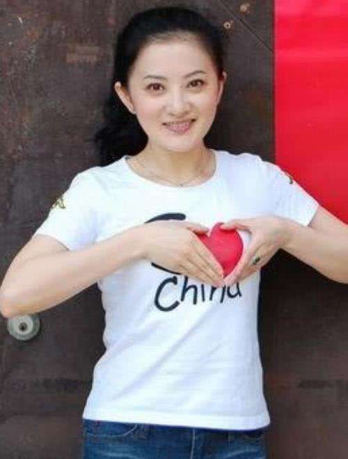 金铭|她是最小的“琼女郎”，出道就是巅峰，如今40多岁依旧孤身一人