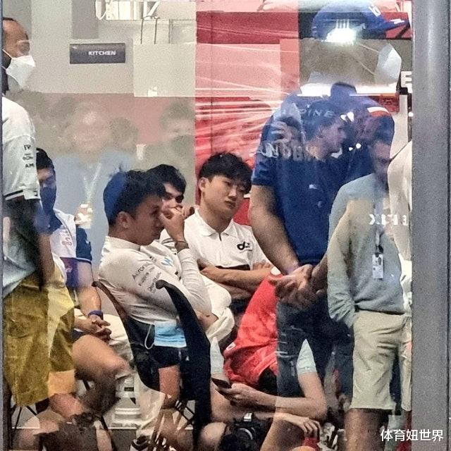 F1|F1沙特站发生变故，浓烟滚滚，汉密尔顿建议取消赛事，FIA：比赛继续