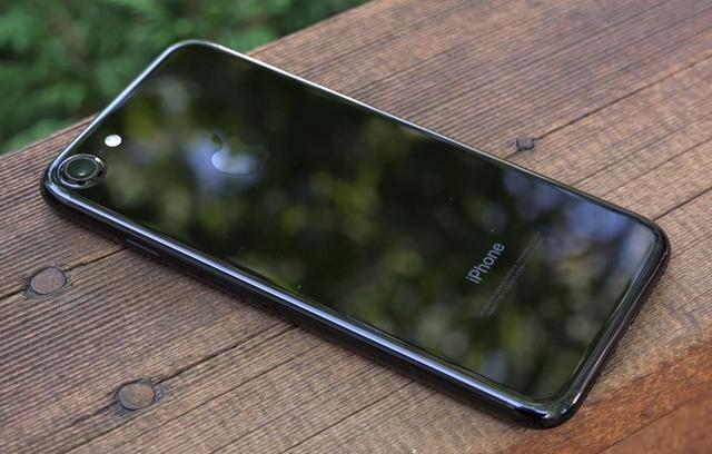 安卓|Android 手机屏幕四边等宽可以有，但没必要