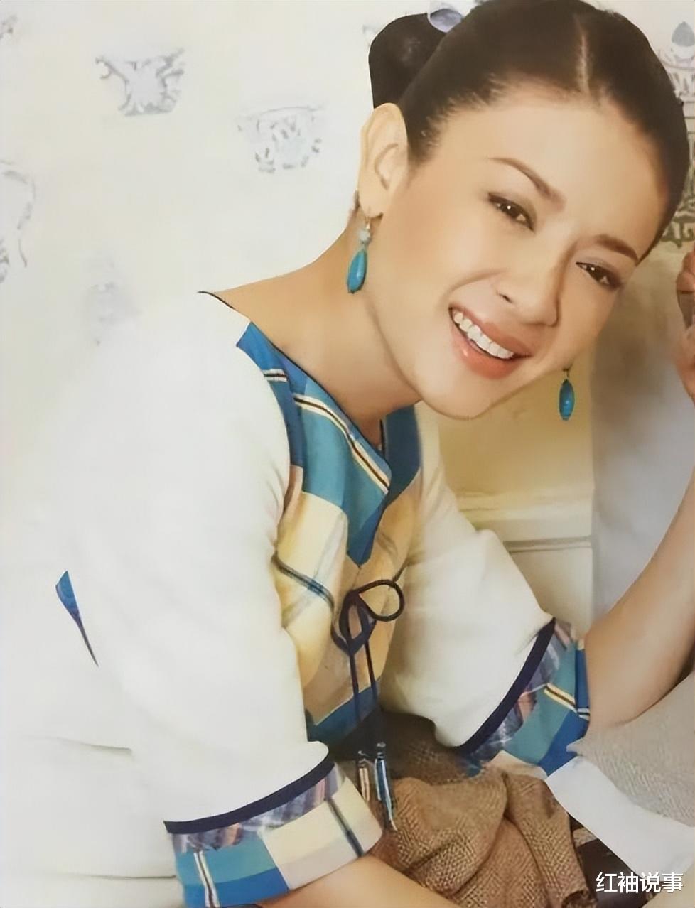 西拉米|西拉米单人海报惊艳，51岁状态不输苏提达，不愧是后宫第一美人