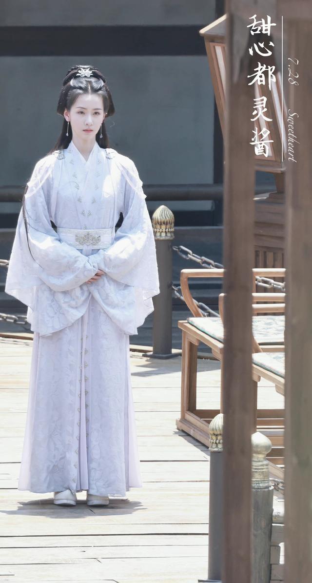 陈都灵|《莲花楼》陈都灵最新饭拍路透，一身紫衣，气质绝了！