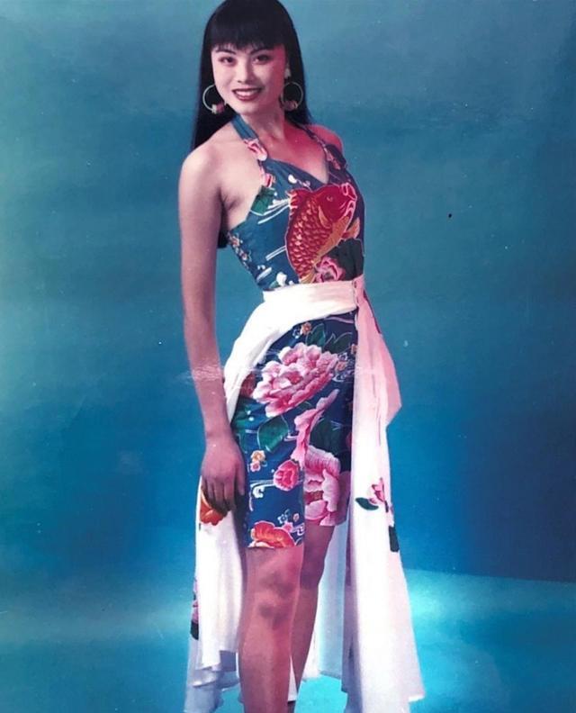 蓝盈莹|蓝盈莹妈妈旧照曝光，身材被指像90年代挂历模特，这是真的吗