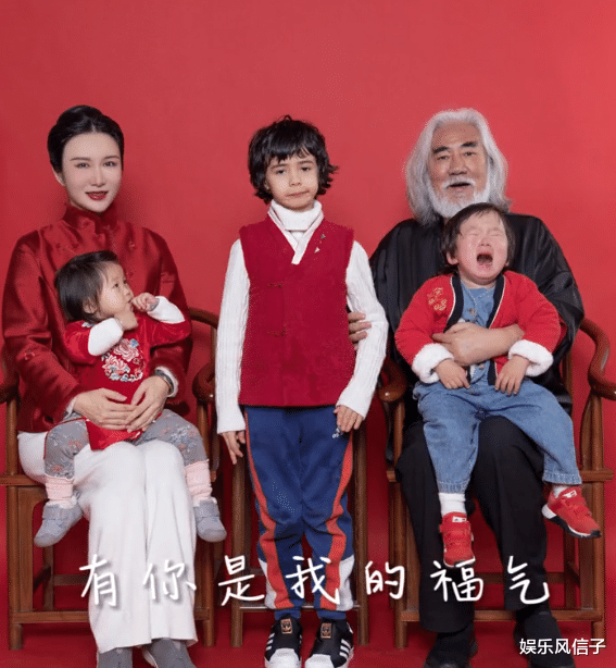 张纪中|70岁张纪中陪妻子玩极限项目，在岸边不敢下水，网友：太着急了