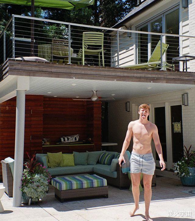 邓文迪|邓文迪21岁女儿“官宣”恋人，金发肌肉男，前白宫发言人的儿子