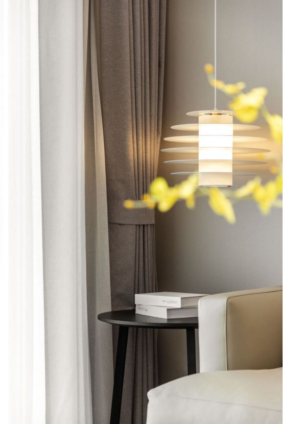 杭州夫妻花光积蓄买下130㎡房子,装修极简,他们说:再小也是家