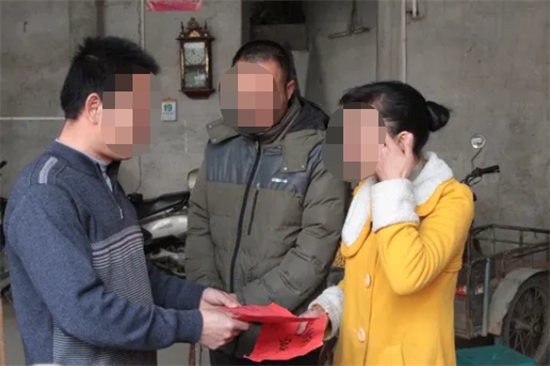 男子醉酒后留宿女客户家,岂料引狼入室,男子竟对女主人动起邪念