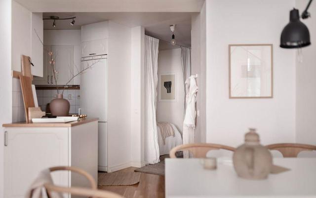 一人住一室不规则户型的家，白色和米色搭配，可以假装在家度假了