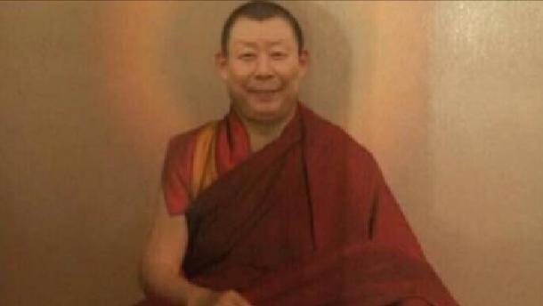 66岁\活佛\行骗记：100多名女弟子，轮流侍奉！