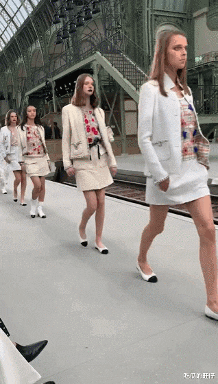 春晚|木村拓哉女儿多幸运？15岁出道就走红，上综艺节目露脸能拿300万