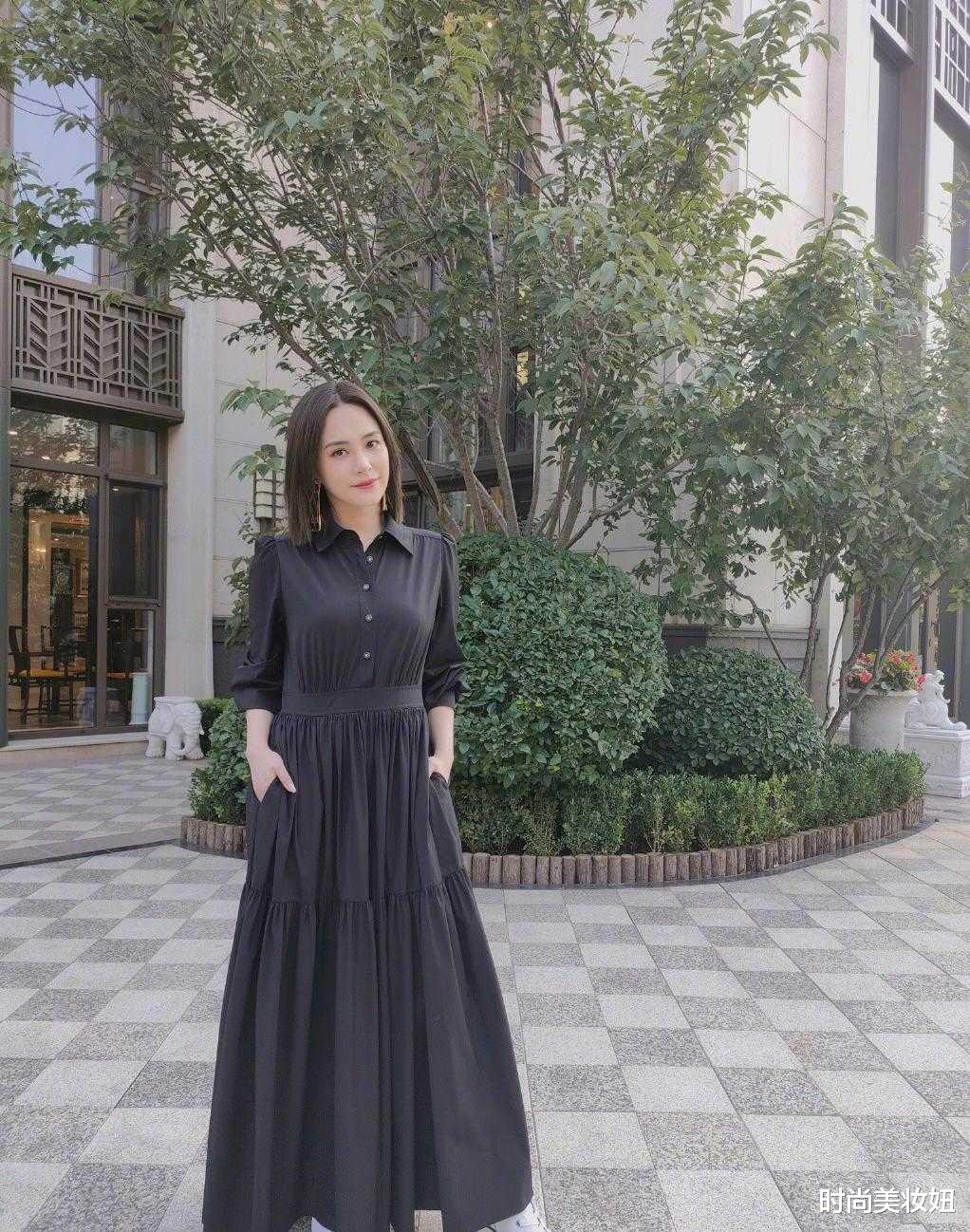 齐刘海 阿娇离婚后形象大变，一刀切短发配黑色连衣裙时尚霸气，太美了