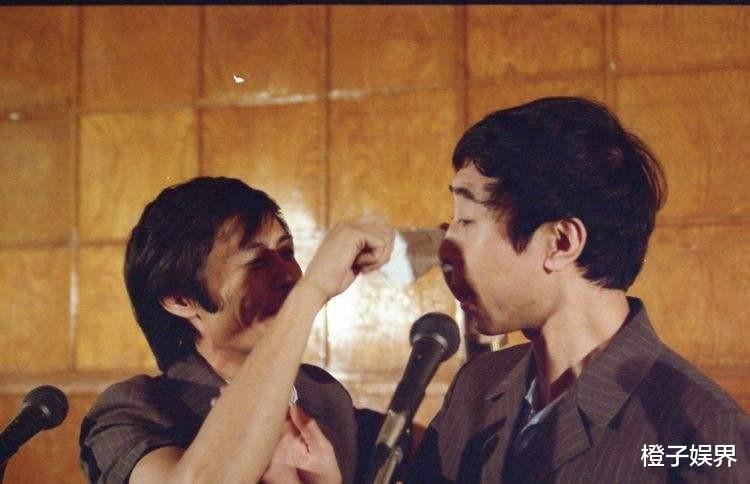 范丞丞|搭档冯巩6次上春晚,作死入狱自毁前途,刘伟到底做了些什么?