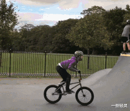 “自从换上了这种凳子，店里的生意格外的好！”