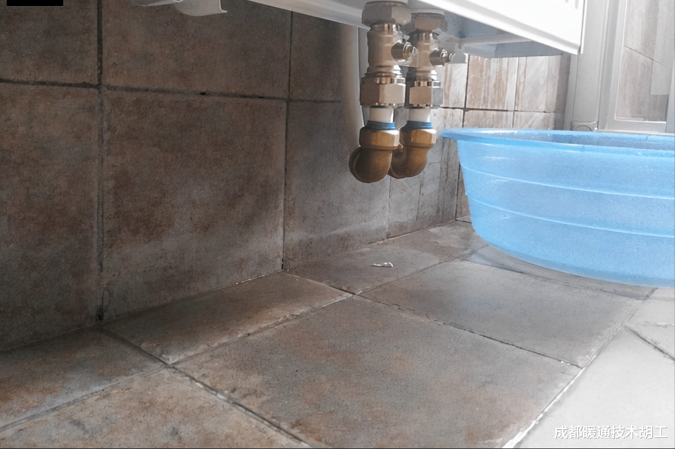 暖气片不热莫着急,供暖初期做检查,供暖中期常观察,轻松搞定