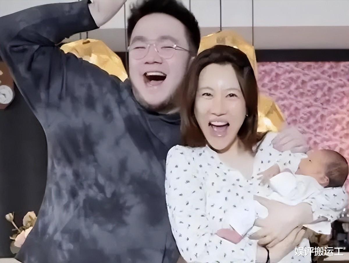 英达|离婚25年后，宋丹丹祖孙三代同堂，61岁英达为养家糊口求巴图原谅