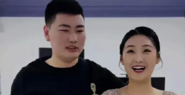 陈亚男|陈亚男染黄发大方征婚!要求一定“聪明”,网友:太聪明你骗不到