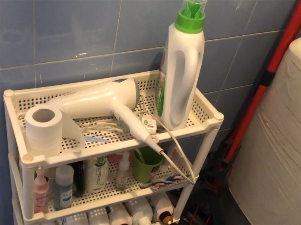 香港4位姑娘合租35㎡蜗居，卧室仅有5㎡，客厅也改成了卧室