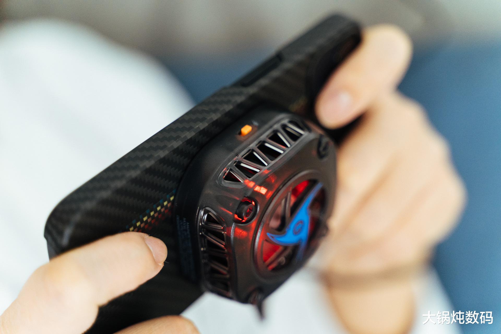 京东方|iPhone配件什么值得买，分享自己用过的好用配件