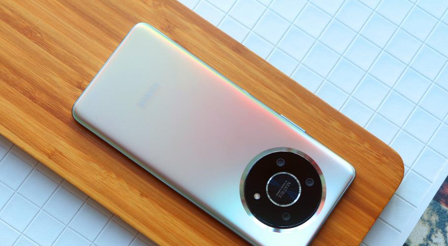 |不要瞧不上千元機！這4款機型足夠使用了，閉眼買就行