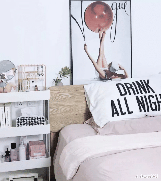 聪明人早就不装床头柜了,现在流行这7种,美观好收纳!