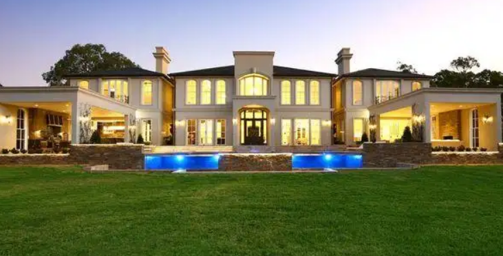 客厅|6亿豪宅火了,客厅大过篮球场