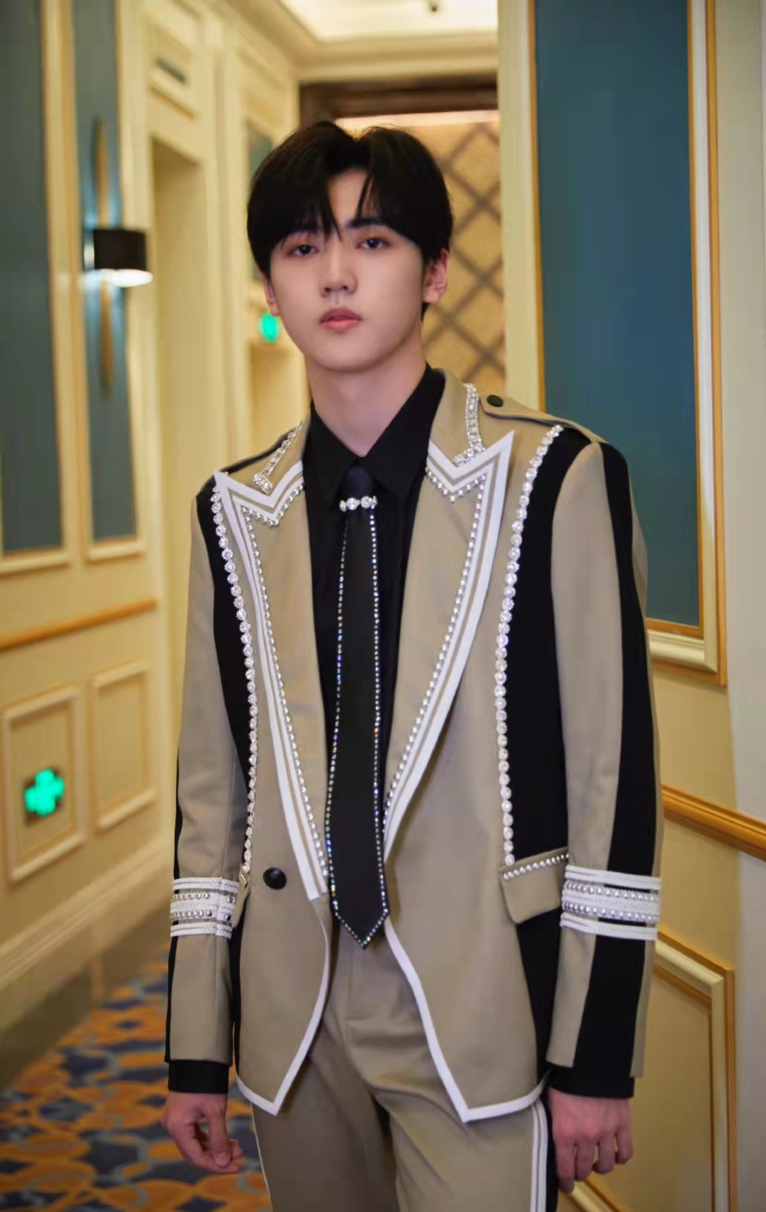 焉栩嘉|张子枫焉栩嘉疑似恋情曝光,全网不被祝福的明星情侣,再添一对