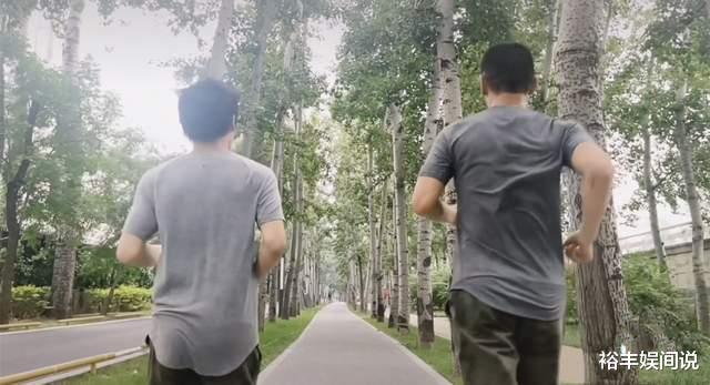 任天野|“硬汉”任天野与15岁儿子庆父亲节！身高已超180，颜值像韩星